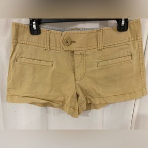 American eagle size 6 khaki shorts